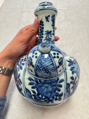 A Chinese blue and white kendi and a square flask, Wanli — photo 15