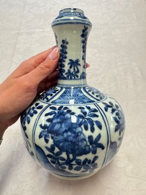 A Chinese blue and white kendi and a square flask, Wanli — photo 17