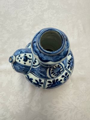 A Chinese blue and white kendi and a square flask, Wanli — photo 20
