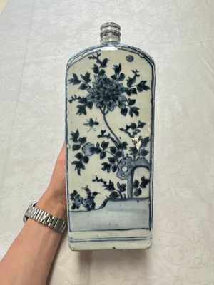 A Chinese blue and white kendi and a square flask, Wanli — photo 3