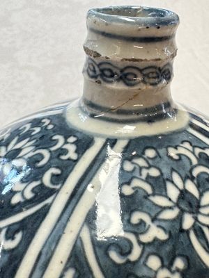 A Chinese blue and white kendi and a square flask, Wanli — photo 6