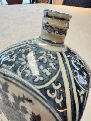 A Chinese blue and white kendi and a square flask, Wanli — photo 7