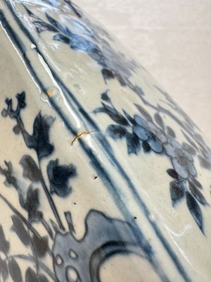 A Chinese blue and white kendi and a square flask, Wanli — photo 9