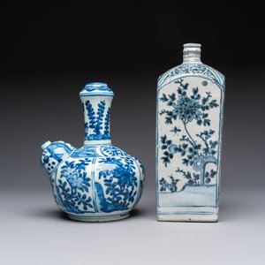 A Chinese blue and white kendi and a square flask, Wanli — photo 2