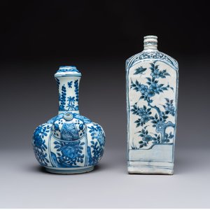 A Chinese blue and white kendi and a square flask, Wanli — photo 5
