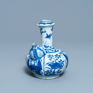 A Chinese blue and white kendi, Wanli — 照片 1