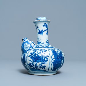 A Chinese blue and white kendi, Wanli — 照片 2