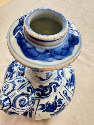 A Chinese blue and white kendi with floral design, Wanli — photo 11