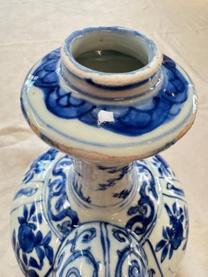 A Chinese blue and white kendi with floral design, Wanli — photo 10