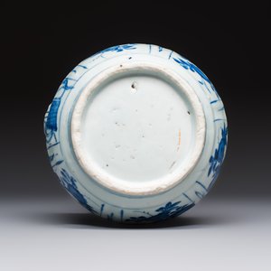 A Chinese blue and white kendi with floral design, Wanli — photo 7