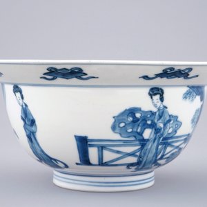 A Chinese blue and white klapmuts bowl and a pair of small plates, Kangxi — 照片 7
