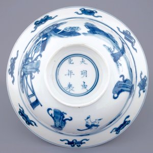 A Chinese blue and white klapmuts bowl and a pair of small plates, Kangxi — 照片 9