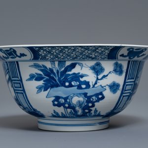 A Chinese blue and white klapmuts bowl, Kangxi mark and of the period — photo 5