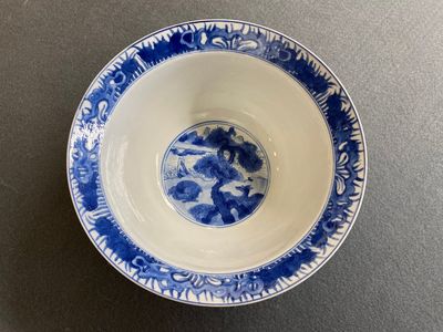 A Chinese blue and white 'klapmuts' bowl, Kangxi mark and of the period — 照片 1