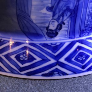 A Chinese blue and white klapmuts bowl, Kangxi mark and of the period — photo 13