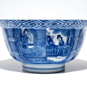 A Chinese blue and white klapmuts bowl, Kangxi mark and of the period — photo 4