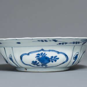 A Chinese blue and white klapmuts bowl with a duck, Wanli — photo 7