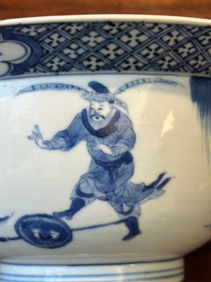 A Chinese blue and white 'klapmuts' bowl with a killing scene, Chenghua mark, Kangxi — 照片 8