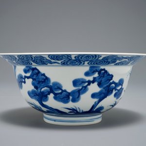 A Chinese blue and white klapmuts bowl with a tiger fighting a dragon, Chenghua mark, Kangxi — photo 2