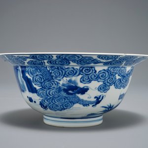 A Chinese blue and white klapmuts bowl with a tiger fighting a dragon, Chenghua mark, Kangxi — photo 4
