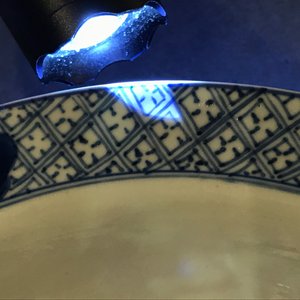 A Chinese blue and white klapmuts bowl with figural design, Chenghua mark, Kangxi — photo 8