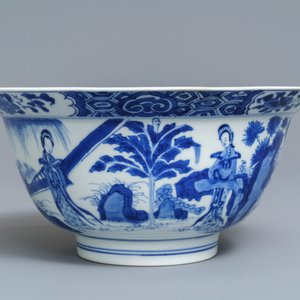 A Chinese blue and white klapmuts bowl with figural design, Kangxi mark and of the period — 照片 2