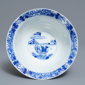 A Chinese blue and white klapmuts bowl with figural design, Kangxi mark and of the period — 照片 6