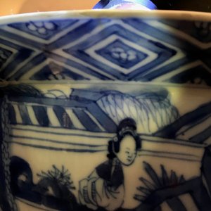 A Chinese blue and white klapmuts bowl with figural design, Kangxi mark and period — photo 10