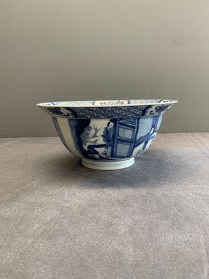 A Chinese blue and white 'klapmuts' bowl with figural design, Kangxi — photo 1