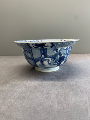 A Chinese blue and white 'klapmuts' bowl with figural design, Kangxi — photo 2