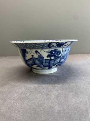 A Chinese blue and white 'klapmuts' bowl with figural design, Kangxi — photo 4