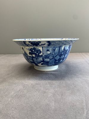 A Chinese blue and white 'klapmuts' bowl with figural design, Kangxi — photo 5