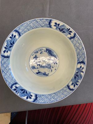 A Chinese blue and white 'klapmuts' bowl with figural design, Kangxi — photo 6