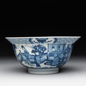 A Chinese blue and white 'klapmuts' bowl with figural design, Kangxi — photo 1