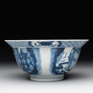 A Chinese blue and white 'klapmuts' bowl with figural design, Kangxi — photo 2