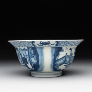 A Chinese blue and white 'klapmuts' bowl with figural design, Kangxi — photo 4