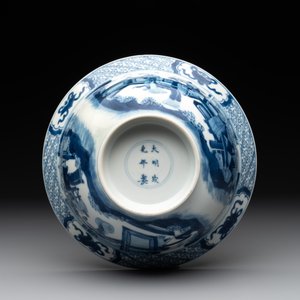 A Chinese blue and white 'klapmuts' bowl with figural design, Kangxi — photo 6