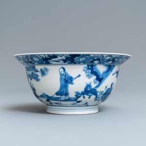 A Chinese blue and white klapmuts bowl with figures in a landscape, Kangxi mark and of the period — 照片 2