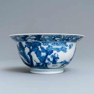A Chinese blue and white klapmuts bowl with figures in a landscape, Kangxi mark and of the period — 照片 3