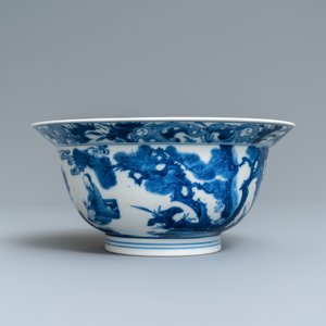 A Chinese blue and white klapmuts bowl with figures in a landscape, Kangxi mark and of the period — 照片 4