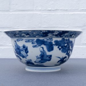 A Chinese blue and white klapmuts bowl with figures in a landscape, Kangxi mark and of the period — 照片 9
