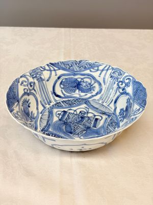 A Chinese blue and white 'Klapmuts' bowl — photo 2