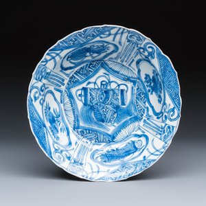 A Chinese blue and white 'Klapmuts' bowl — photo 1