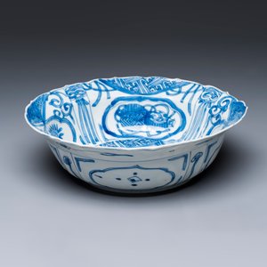 A Chinese blue and white 'Klapmuts' bowl — photo 3