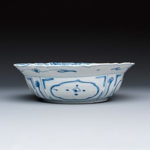 A Chinese blue and white 'Klapmuts' bowl — photo 4