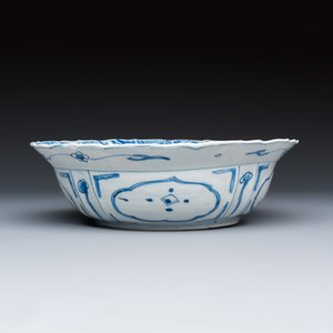 A Chinese blue and white 'Klapmuts' bowl — photo 5