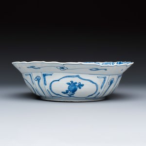 A Chinese blue and white 'Klapmuts' bowl — photo 6