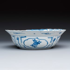 A Chinese blue and white 'Klapmuts' bowl — photo 8