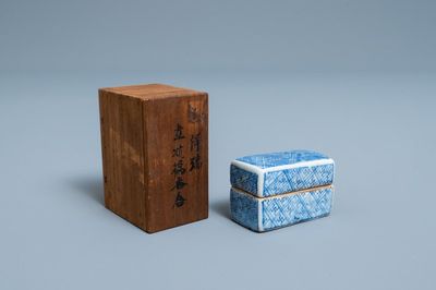 A Chinese blue and white ko-sometsuke box and cover for the Japanese market, Transitional period