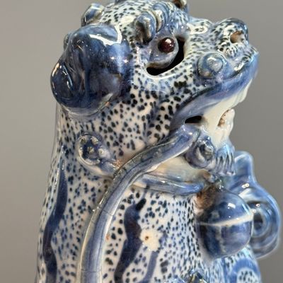 A Chinese blue and white ko-sometsuke 'Buddhist Lion' incense burner  — photo 5